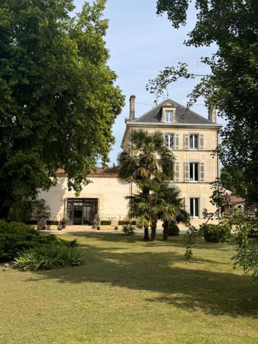 Mirambeau House | LE DOMAINE DE FERRAT