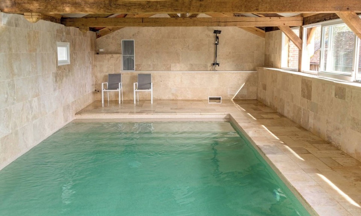 Saint-Desir House | Le Domaine de la Désirée Séjours, Fêtes, Séminaires Piscine, Tennis 45+ Couch