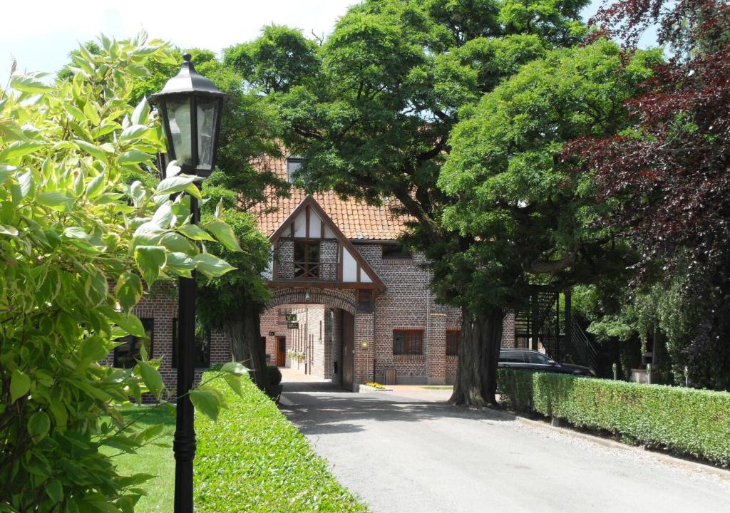 Ennevelin Hotel | Le Domaine des Cigognes