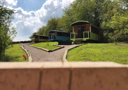 Buding House | le domaine des drôles de dames