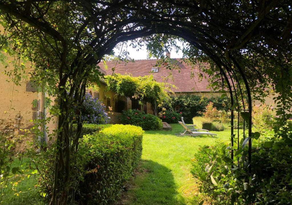 Sainte-Sabine-sur-Longeve House | Le Domaine du Petit Tertre
