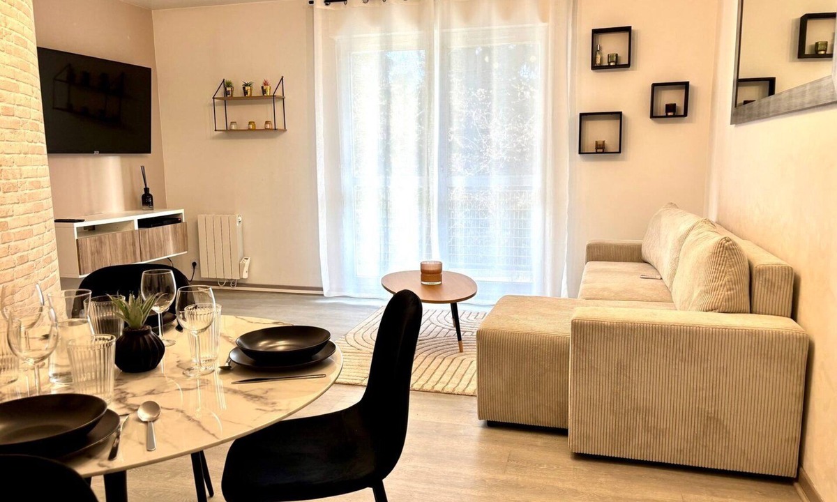 Les Longs Champs Apartment | Le Donzelot - Renovated apartment with terrace