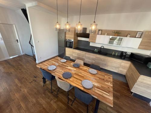 Verdun Apartment | Le Duplex du Prince