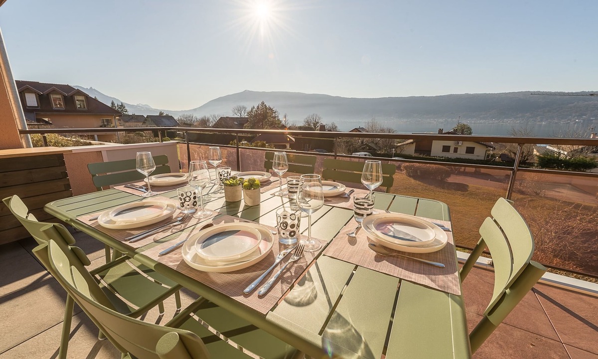 Veyrier-du-Lac Apartment | Le Duplex Plage - 2 ch, terrasse vue lac