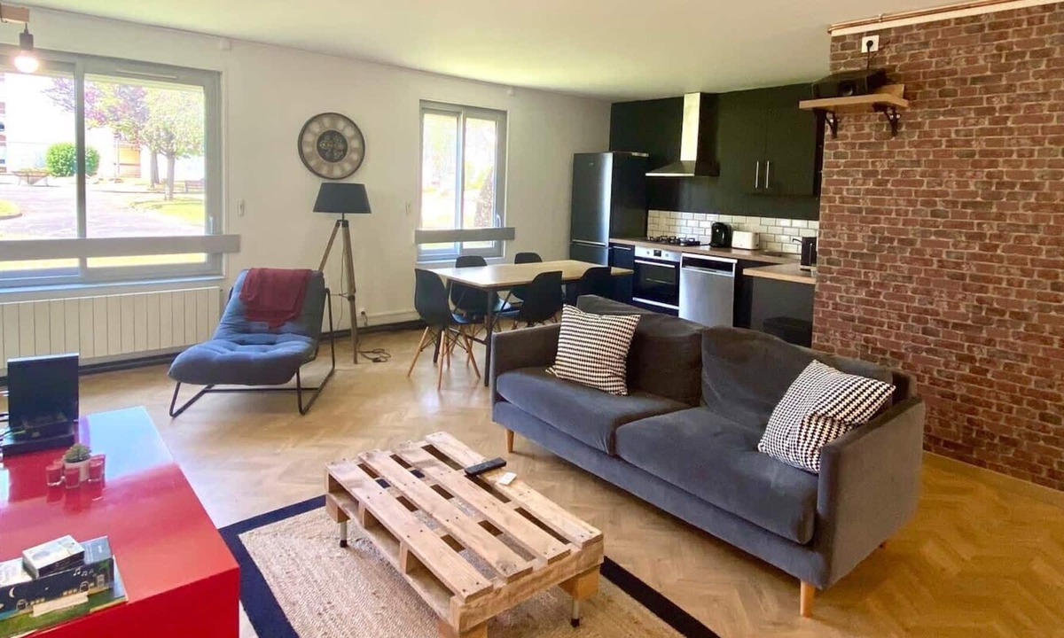 Poitiers Apartment | Le Eugene: spacious, bright in front of the CHU