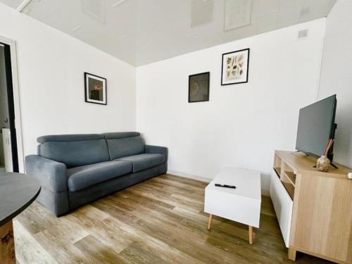 Coteaux Ouest Apartment | Le Fatio - Studio Terrace - WiFi - 2 people