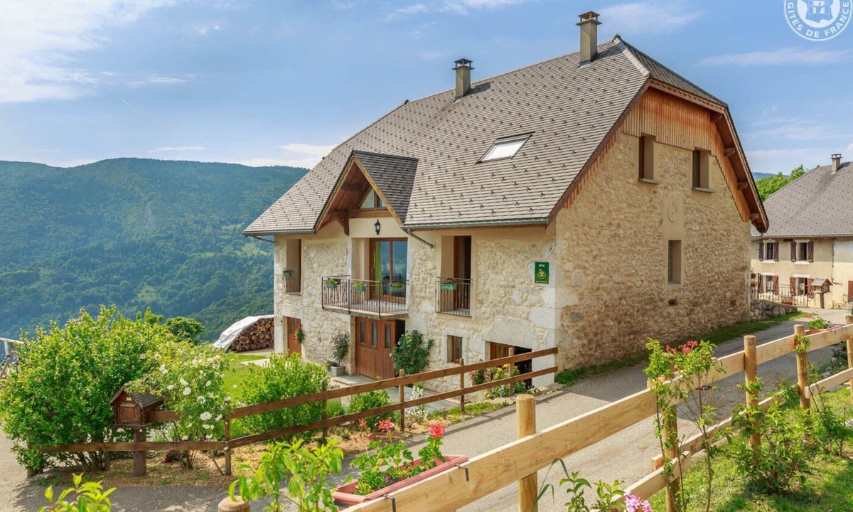 Entremont-le-Vieux House | LE Fenil DES Rigauds