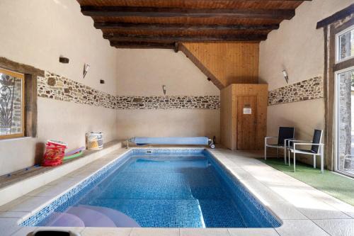 Saint-Thual House | Le Fenil gîte avec piscine partagée