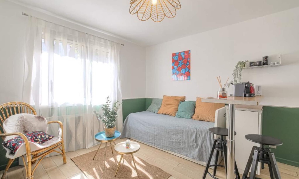 Feuillat Desgenettes Apartment | "Le Florence - Studio Métro D'Grange Blanche