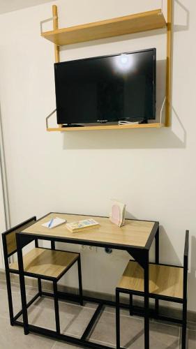 Saint-Hilaire-Saint-Mesmin Apartment | Le Fonctionnel Studio 1 - Parking- 20 min centrale