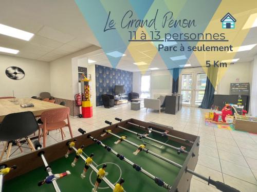 Saint-Georges-les-Baillargeaux Apartment | Le Grand Penon ~ Logement Spacieux à 6 min du Parc