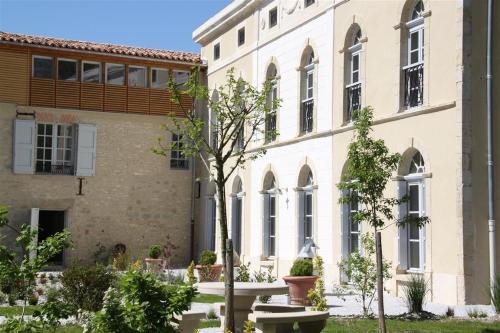 Auriac-sur-Vendinelle Apartment | Le Gîte du Château