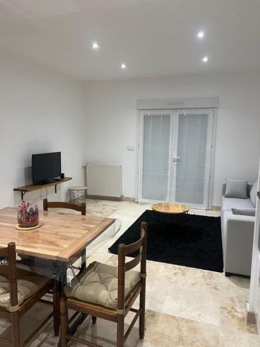 Saint-Pere-sur-Loire Apartment | Le gîte du château