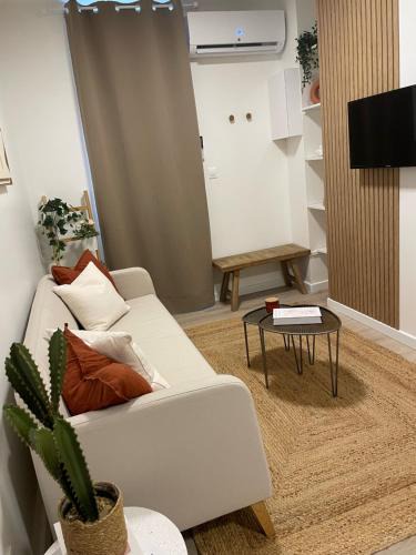 Moulins Apartment | - Le Gambetta -