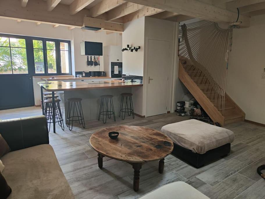 Lucon House | Le garage au daim.
