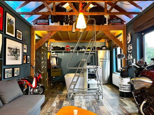Comines Apartment | Le Garage - logement insolite à 2 pas de Lille