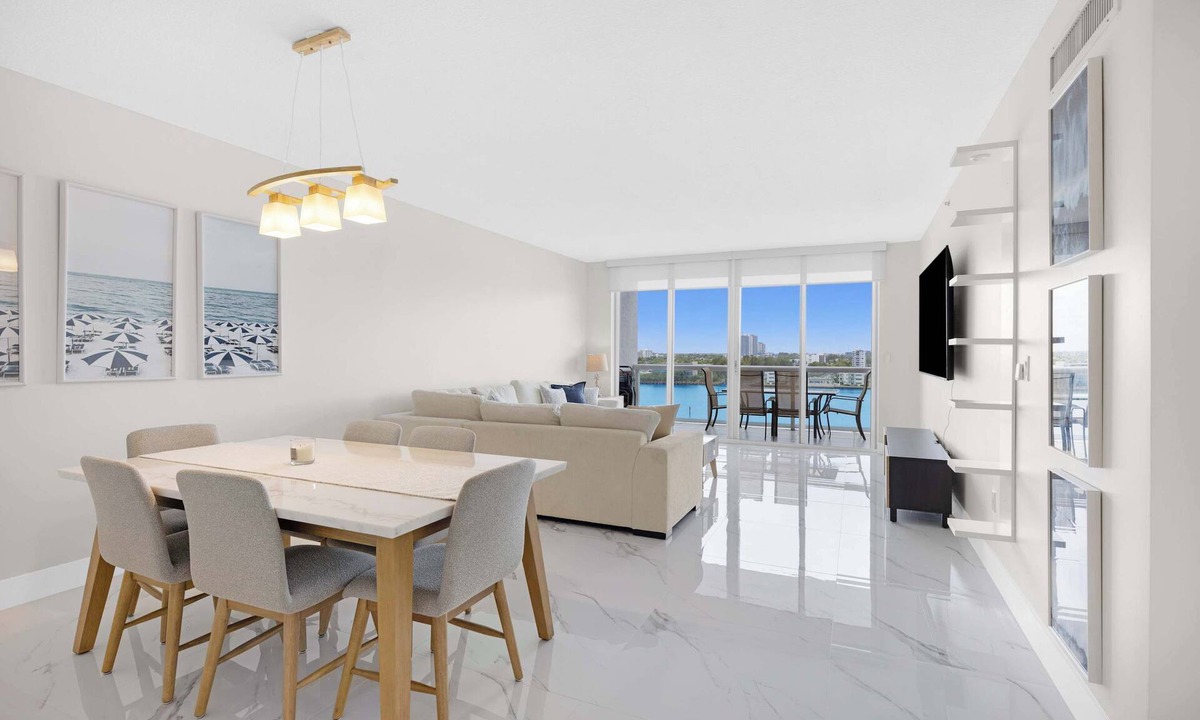Sunny Isles Beach Apartment | Le Golden Bay 902 STR-00876