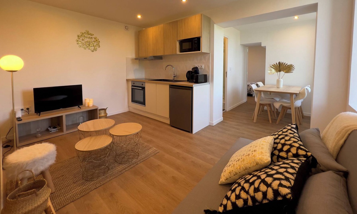 Montlucon Apartment | Le Golden Cocoon