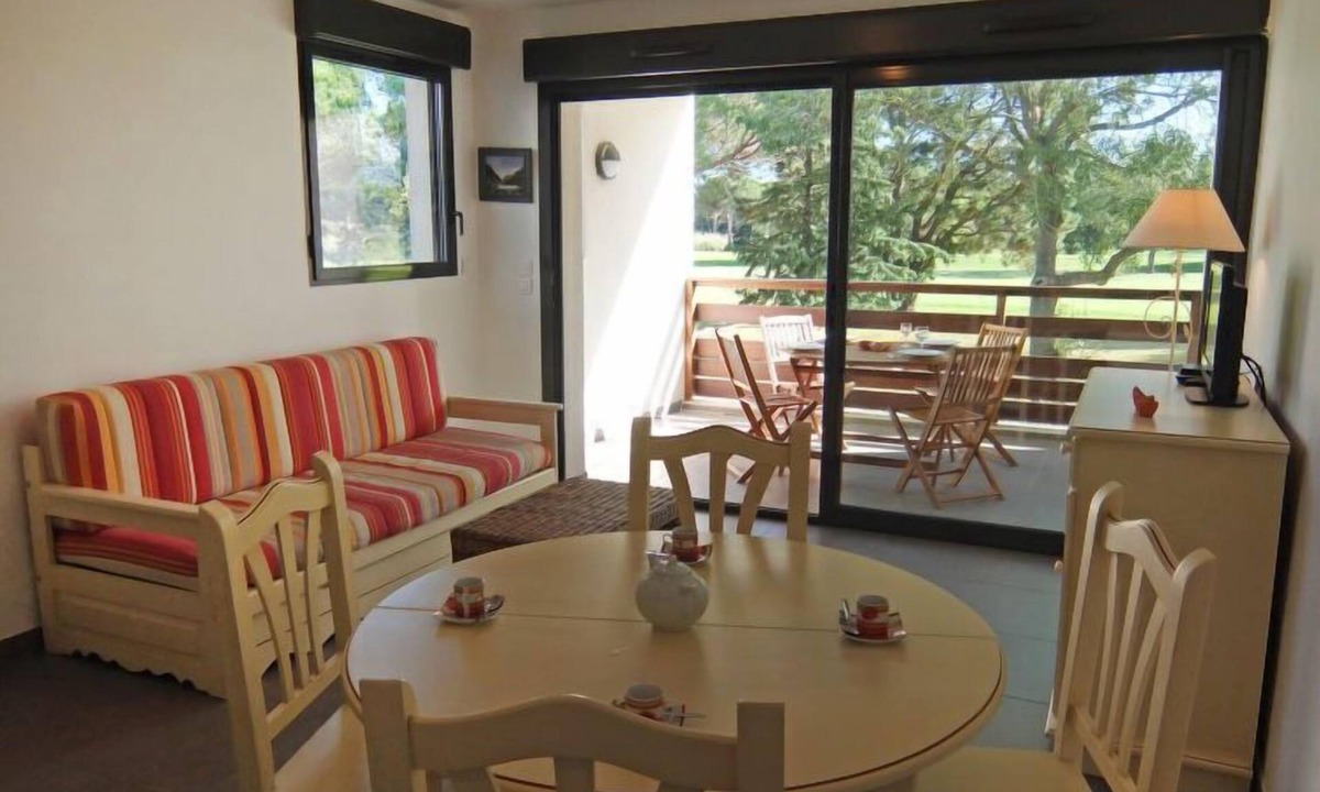 Saint-Cyprien Plage Apartment | Le Golf Clair by Interhome