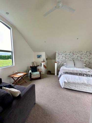 Opaki Bed & Breakfast | Le Grá Vineyard and Winery