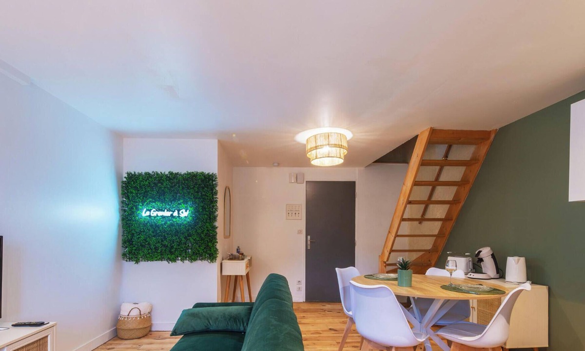 Sainte-Suzanne-and-Chammes Apartment | Le Grenier à Sel - Centre historique