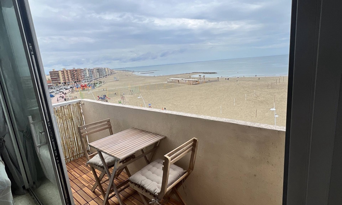 Palavas-les-Flots Apartment | "Le Grand Bleu" Apartment Exceptional View 270° 1st Sea Line in village