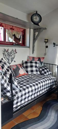 Congis-sur-Therouanne Apartment | Le "GRAND VOYEUX" STUDIO cosy, avec MEZZANINE - Gîte Indépendant de plain pied avec jardin, barbecue braséro Parking Wifi Netflix