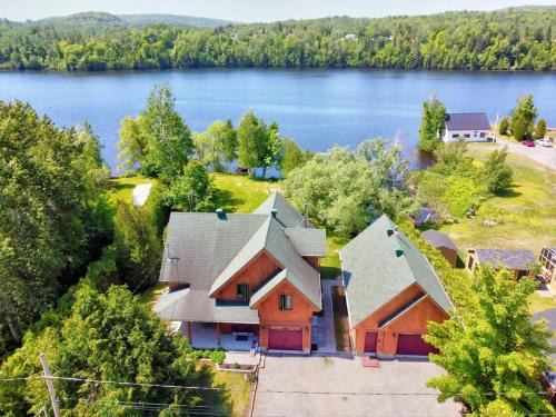 Grandes-Piles Ski Chalet | Le Grandes-Piles navigable river spa and ski