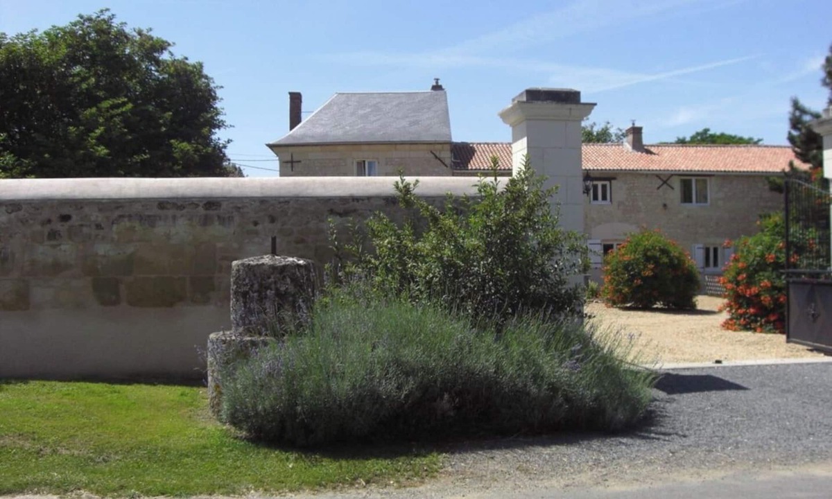 Saint-Macaire-du-Bois House | Le Grenier