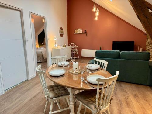 Pontorson Apartment | Le Grenier d'Antan - Near Mont-Saint-Michel
