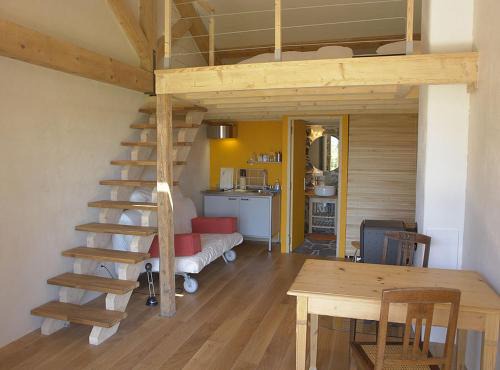 Queyrieres Apartment | le Henry