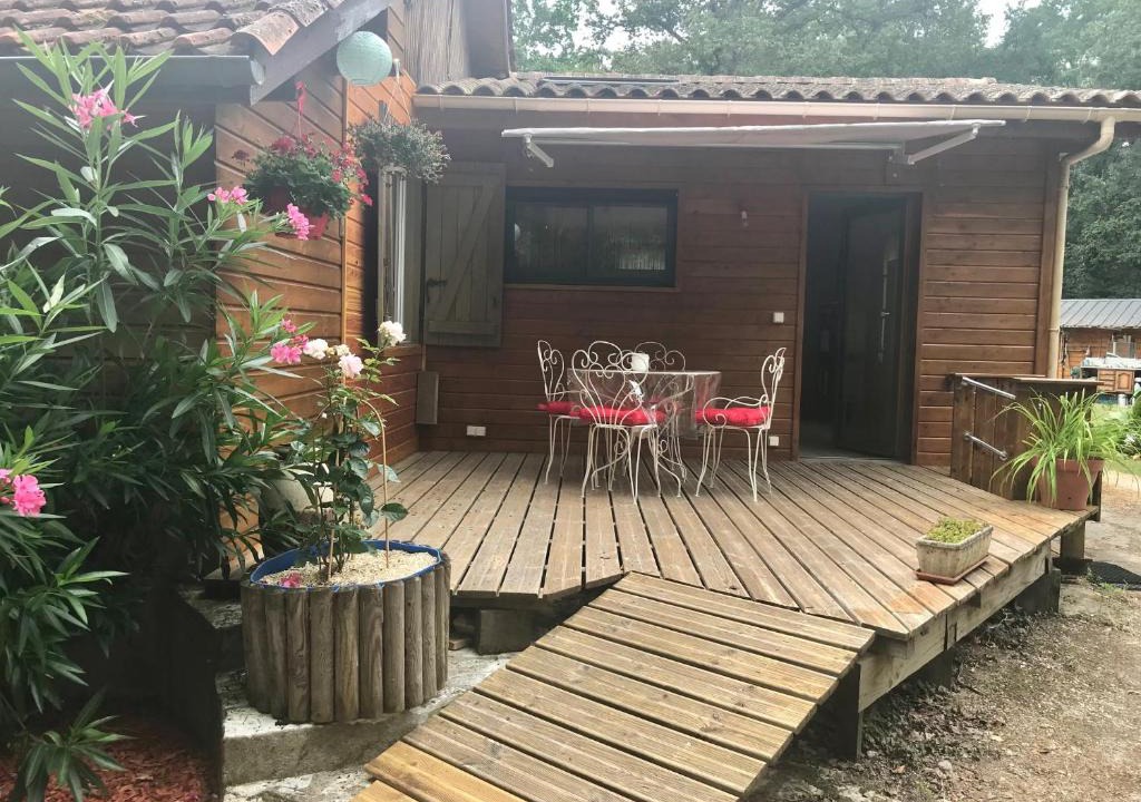 Menesplet Apartment | LE HOME FLEURI MLD