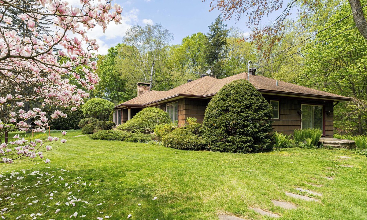 Hudson House | Le Hudson Hideaway | Large Mid Century Bungalow with Ultimate Privacy on 1 Acre
