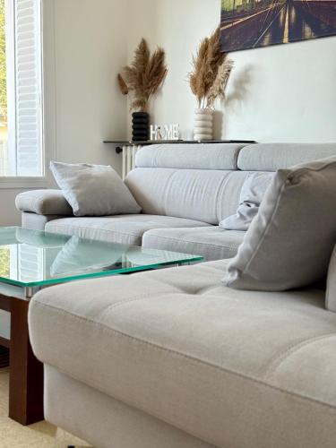 Jacob-Bellecombette Apartment | Le Jacobin - 3 Chambres, Balcon & Parking