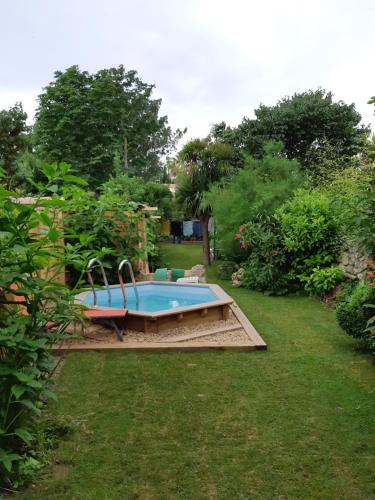 Montbazin Bed & Breakfast | Le jardin bernard PERRIER