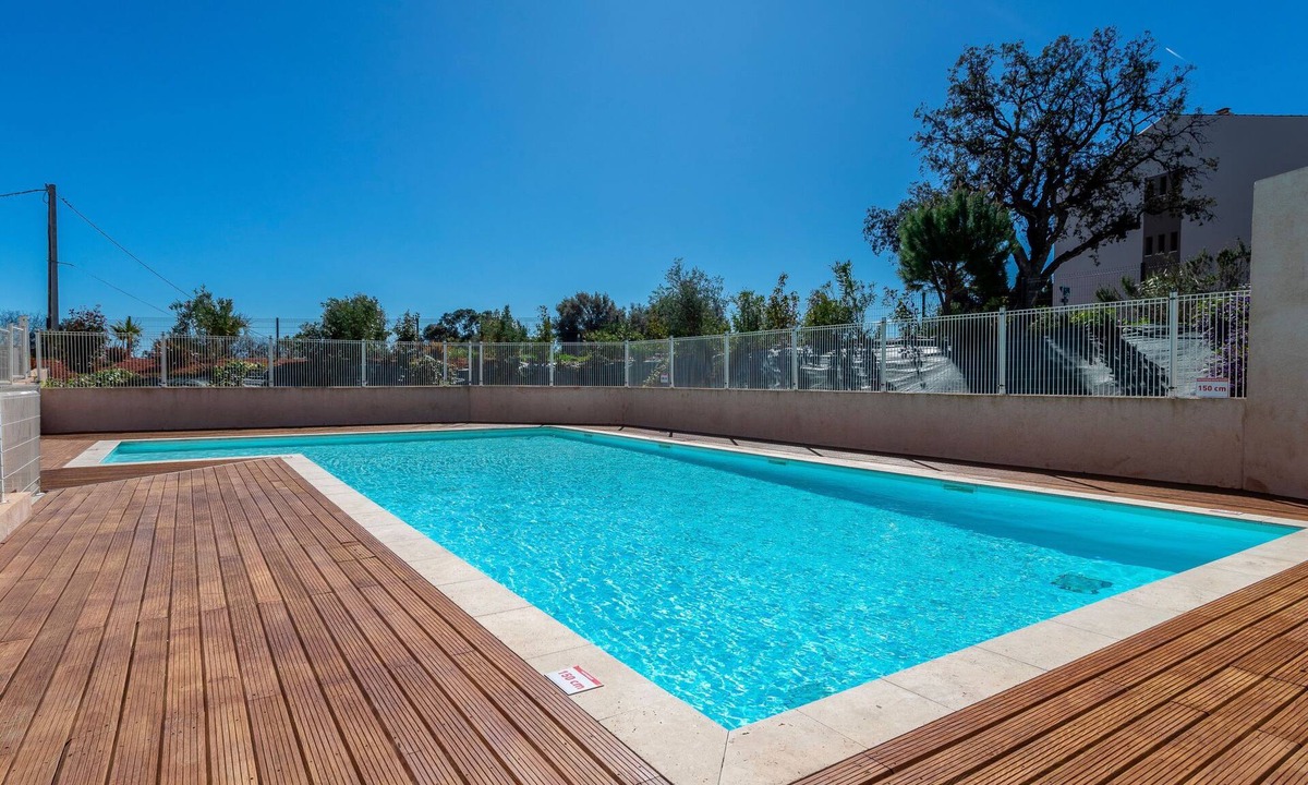 Bormes-Les-Mimosas Apartment | Le Jardin du Loderi by Interhome