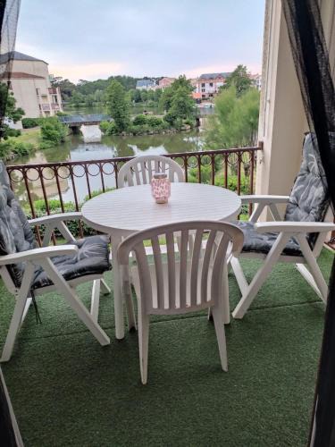 Bourgenay Apartment | Le lac Bourgenay avec piscine du 1 mai au 15 sept
