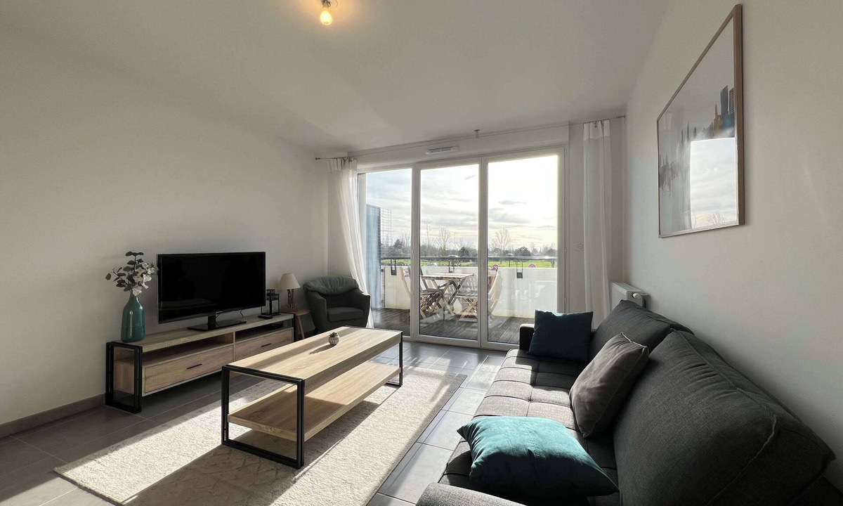 Frouzins Apartment | Le Lamartine - 4p - Bords de Lac - Parking