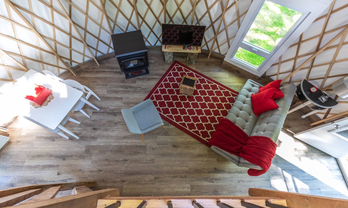 Notre-Dame-du-Laus Ski Chalet | Le Lièvre Luxury Yurt