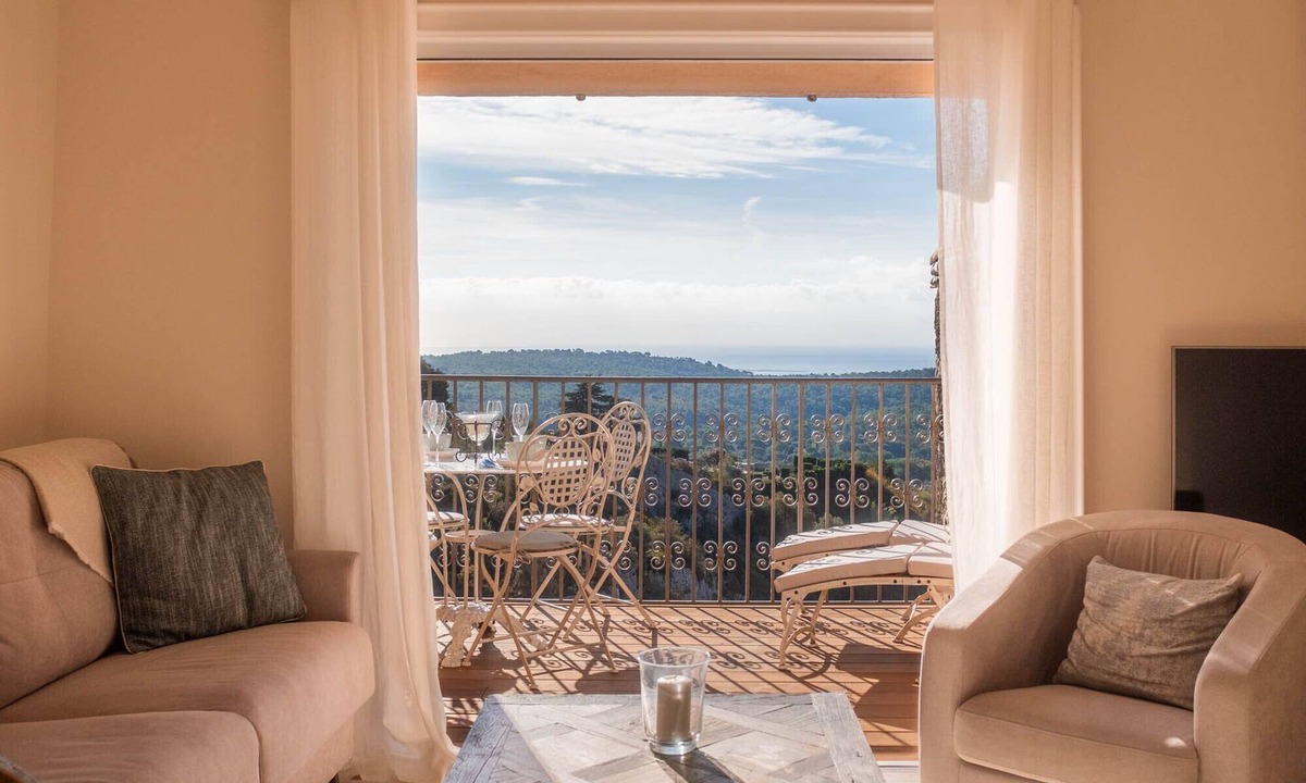 Tourrettes-sur-Loup Apartment | Le Loft de Borgada