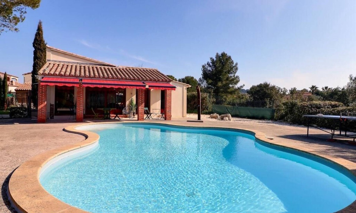Aubais Villa | Le Loft Piscine & Jardin, 3-star atypical stay by ImmoConciergerie