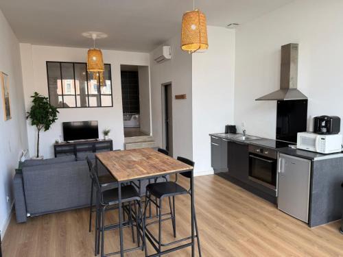 Castelsarrasin Apartment | LE LOFT - Studio ouvert, salle de bain italienne, idéal couples