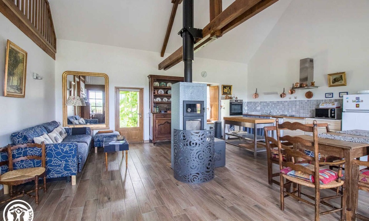 Condat-en-Combraille House | Le Logis de L'abeille Noire