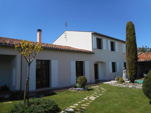 Saint-Jean-d'Angely Bed & Breakfast | LE LOGIS DE L'ETORE