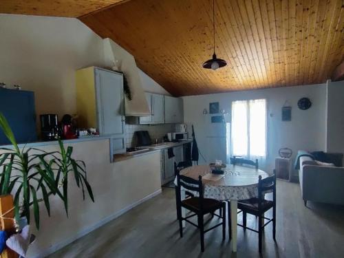Champagne-les-Marais Apartment | Le logis du pont