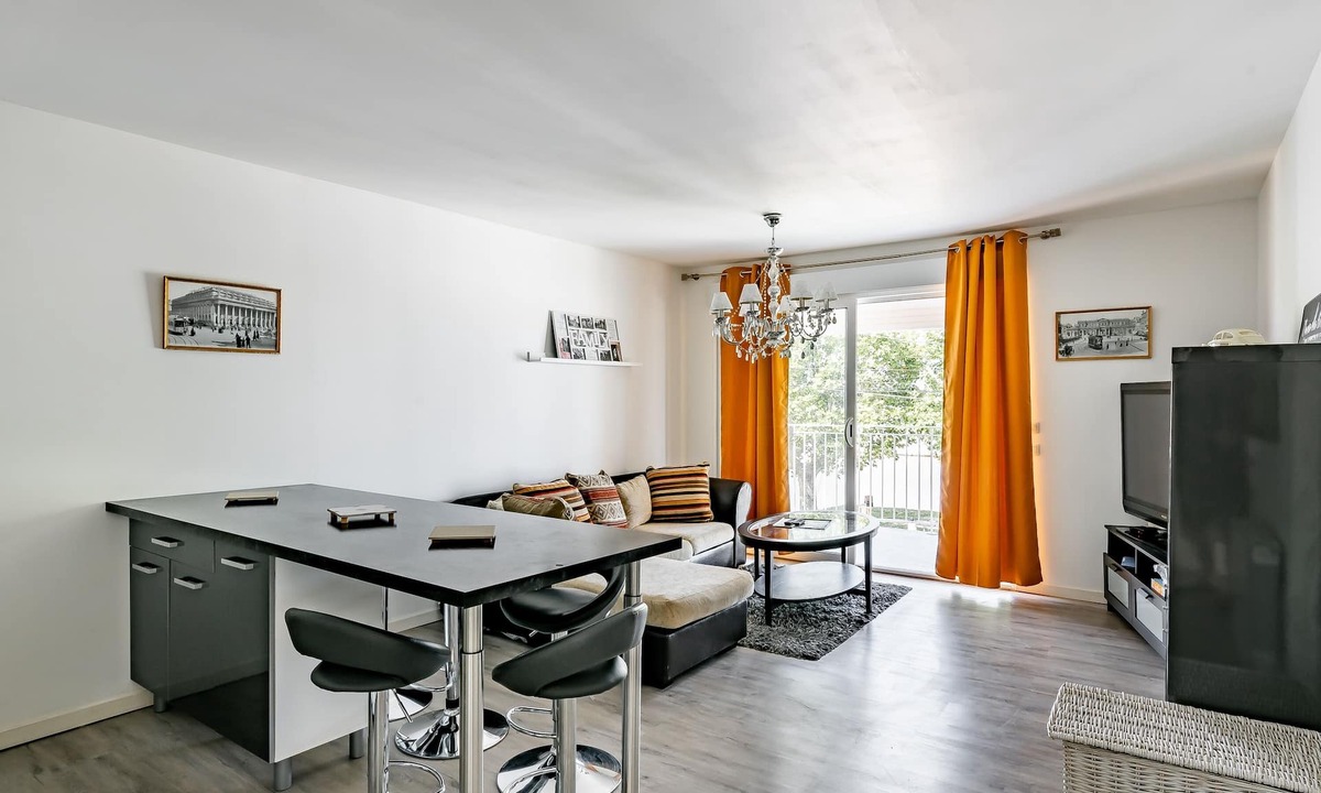 Saint-Andre-de-Cubzac Apartment | Le Long du Fleuve - Appt avec balcon vue fleuve