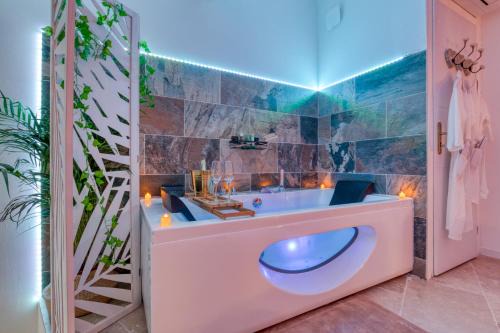 Lezignan-la-Cebe House | Le love baroque