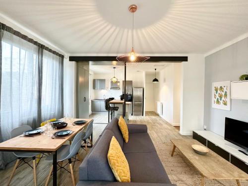 Mont-de-Marsan Apartment | LE LUTZ - Moderne Spacieux - Hyper Centre - Parking