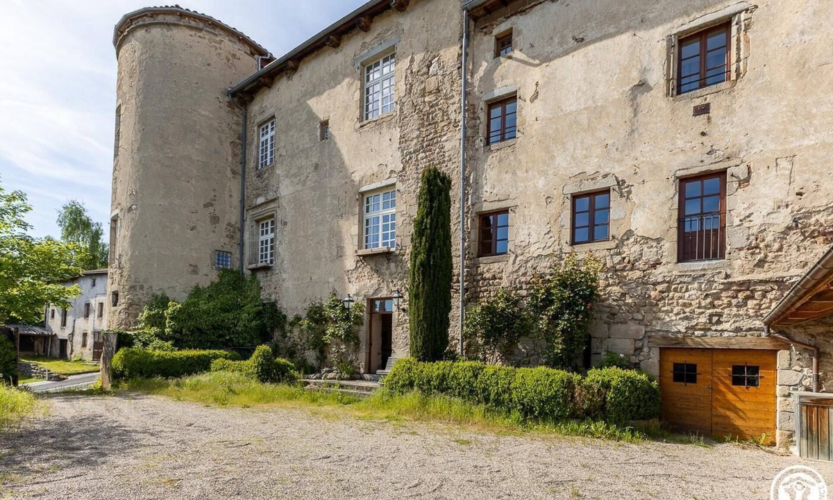 Saint-Bonnet-le-Chastel House | Le Médiéval - ST Bonnet LE Chastel