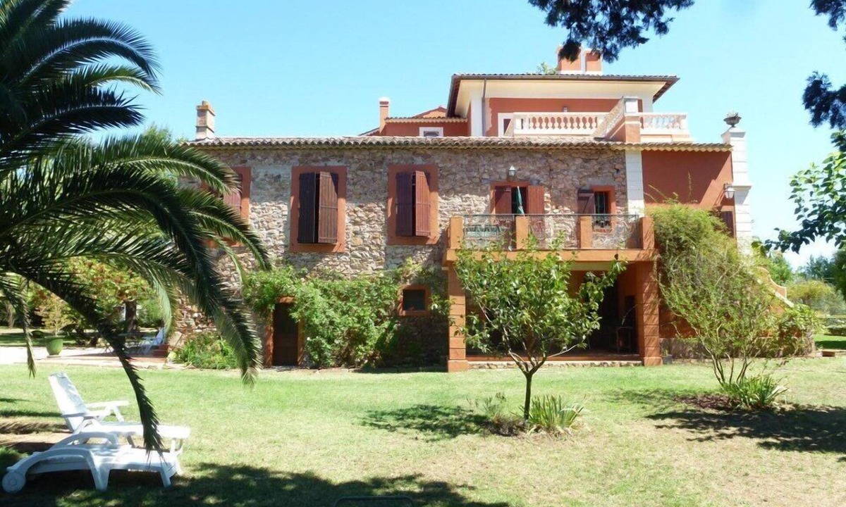 La Bouverie House | Le Mûrier à la Bouverie